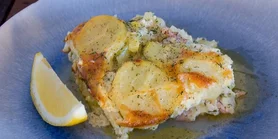 Картопляна запіканка з лососем у вершках: шведська вечеря в хюґе