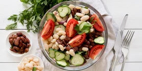 Питательный и интересный. Салат с сыром фета и фасолью