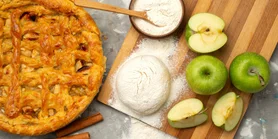 Запашна випічка з сезонними інгредієнтами. Яблучний пиріг з листкового тіста та сиру чедер