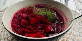 З квасолею: рецепт веганського борщу яскравого рожевого буряка