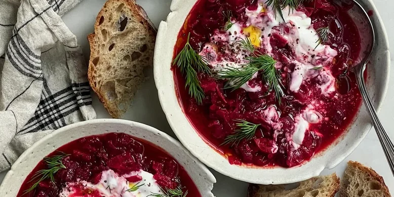 Насичений, буряковий та густий: рецепт українського борщу з яловичиною та свининою