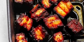 Хрустящие кусочки подчеревины во фритюрнице: быстрый рецепт в аппетитной глазури