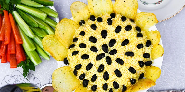 Праздничный салат Подсолнух: с секретным ингредиентом