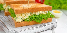 Рецепт салата из яиц и плавленого сыра: находка к праздничному столу