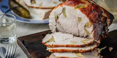 Буженина к любому празднику: простой рецепт сочного мясного блюда