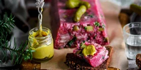 Рецепт холодцю на зимові свята: з хріном і корнішонами