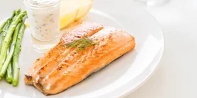 Вишукана вечеря для двох. Лосось з анчоусами в масляно-часниковому соусі