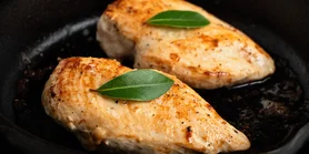 Рецепт идеальных куриных грудок: на чугунной сковороде