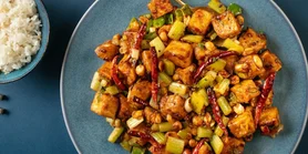 Золотистый жареный тофу: рецепт Кунг пао с арахисом и сычуаньским перцем