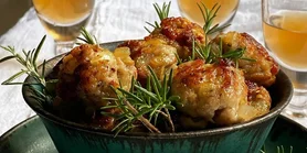 Сочные куриные фрикадельки с зеленью: рецепт блюда для праздника и просто так