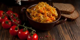 Как тушеная: быстрый рецепт запеченной капусты в пакете