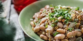 Рецепт постного салата: из консервированной фасоли и орехов
