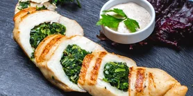 Вишукана страва до будь-якого гарніру. Куряче філе зі шпинатом та сиром