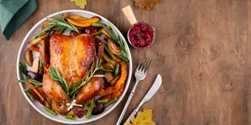 Гостям на радість. Запечена курка з овочами та картоплею на Новий рік