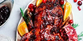 Запеченная утка на Рождество или Новый год: с клюквенной глазурью