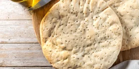 Кунжутні хлібці без дріжджів: замість лаваша чи тортильї до будь-якої намазки