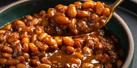 Запечена квасоля в горщику: смачно з картоплею або кашею