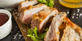 Печеный рулет из свинины: рецепт к праздничному столу на Рождество или Новый год