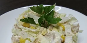 Швидкий та смачний салат із пекінської капусти, тунця та яєць