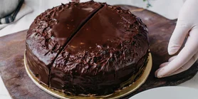 Торт без крему, що випікається одним коржем - рецепт від Лілії Цвіт