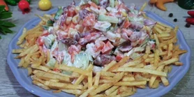 Рецепт новогоднего салата из картофеля фри и буженины