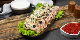 На скорую руку к праздничному столу. Лаваш с ветчиной и маслинами на Новый год