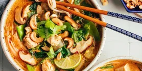 Тайский овощной суп с лапшой: рецепт легкого обеда