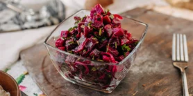 Корисний салат з буряком та морквою - очищуємо організм