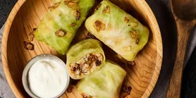 Голубцы из молодой капусты: рецепт с мясом и рисом в томатной заправке