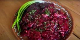 Шпундра со свеклой: древнее украинское блюдо со свининой, которое точно стоит повторить