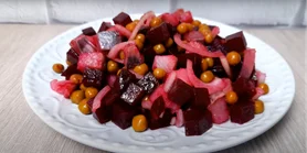 И это не Шуба. Салат из свеклы и селедки на обед или ужин