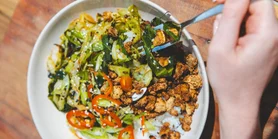 Жареная капуста хиспи: рецепт боула с запеченным тофу и рисом