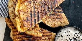 Хрустящие питы с бараниной на гриле: рецепт с кресс-салатом с редисом