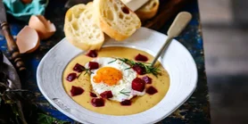 Рецепт картопляного крем-супу з буряком і яєчнею